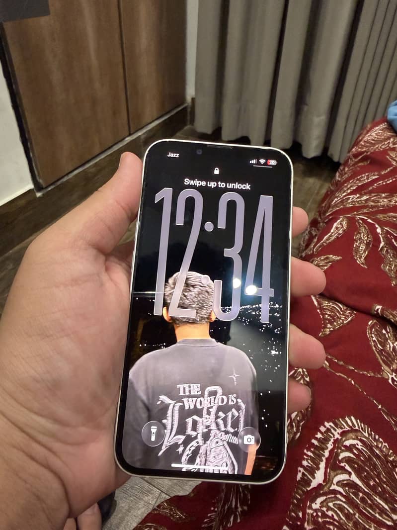 Apple iPhone 13 4