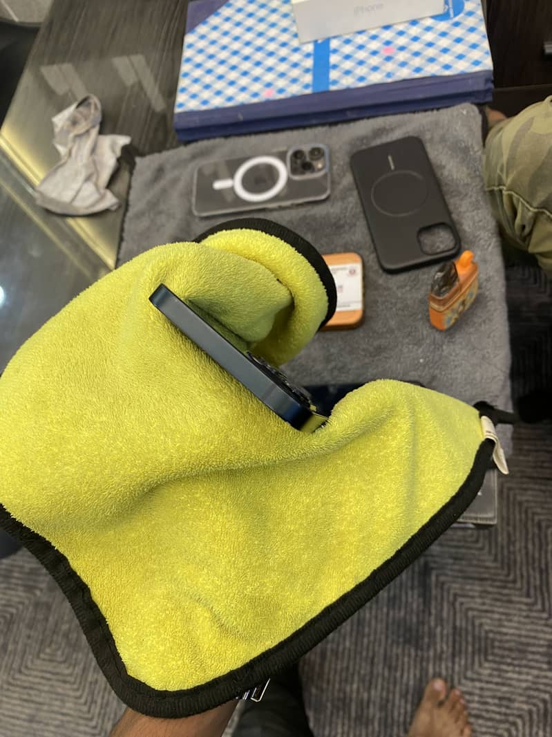 Apple iPhone 13 0