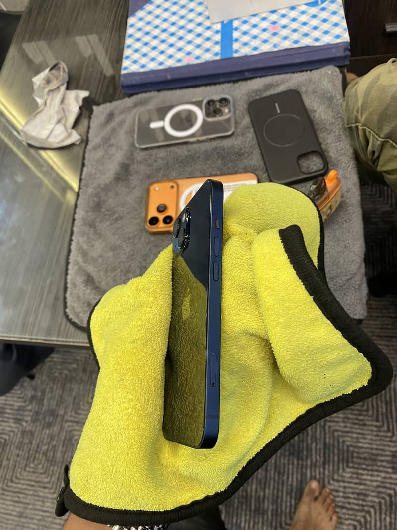 Apple iPhone 13 5