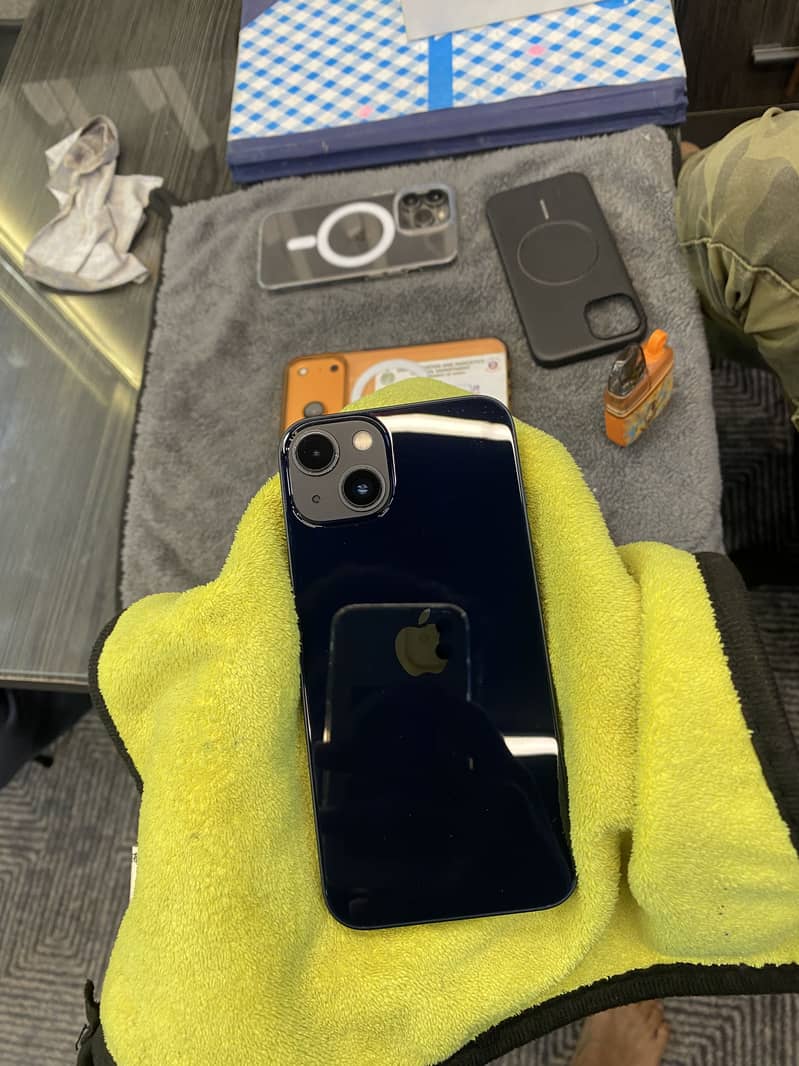 Apple iPhone 13 6