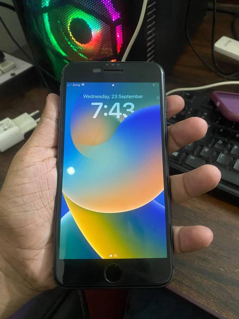 Apple iPhone 8 Plus 0
