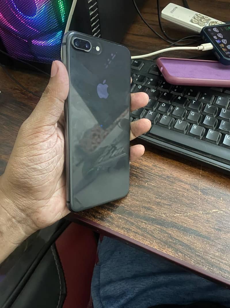 Apple iPhone 8 Plus 2