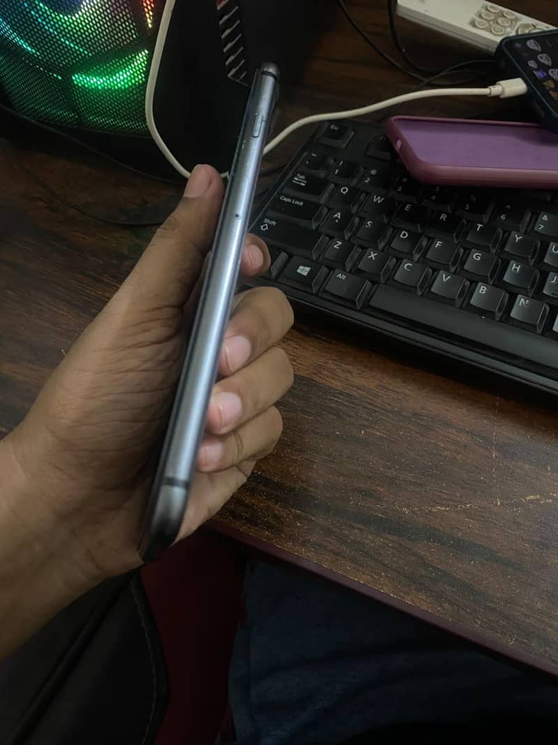 Apple iPhone 8 Plus 3