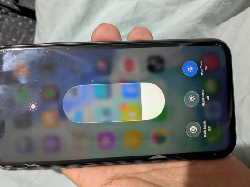 Apple iPhone 11 4