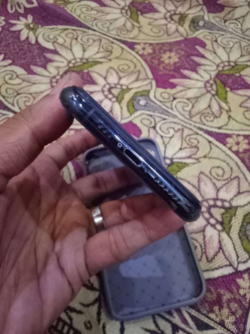 Apple iPhone 11 pro 3