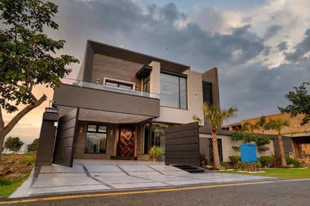 20 MARLA ELEGANT AND FULLY MAINTAINED SUPER HOT LOCATED BUNGALOW IS AVAILABLE IN THE BEST BLOCK OF DHA LAHORE WITH GAS METER INSTALLED.