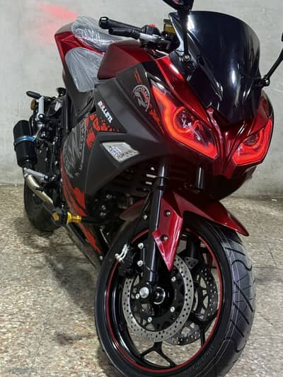 Kawasaki ninja zx10R 2026 model ( 700 km used only )