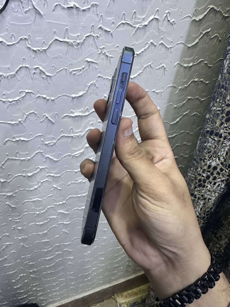 Apple iPhone 12 Pro 4