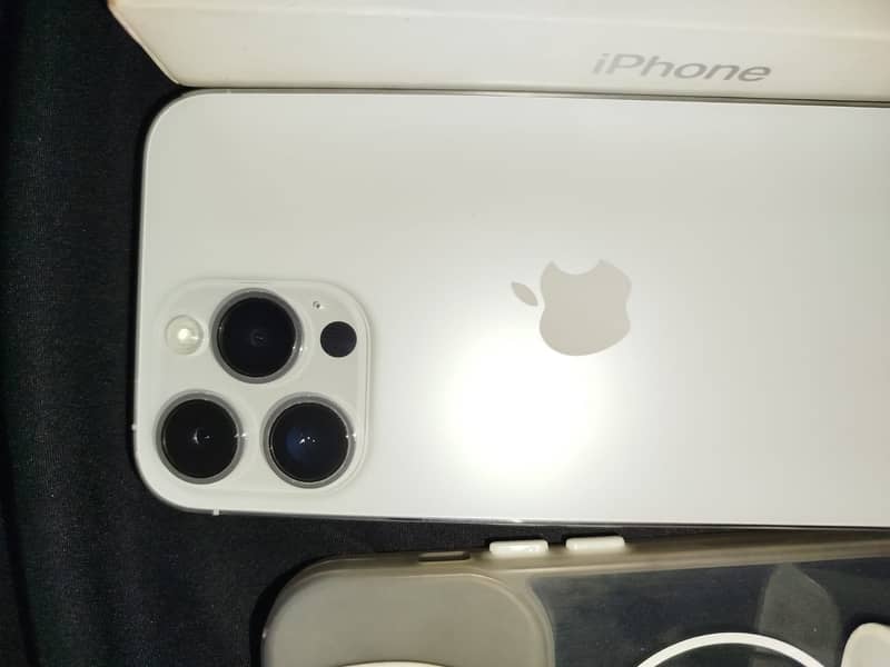 Apple iPhone 14 Pro Max 4