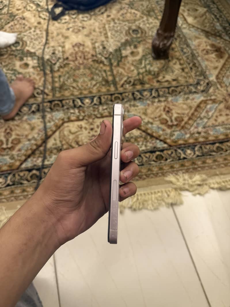 Apple iPhone 13 2