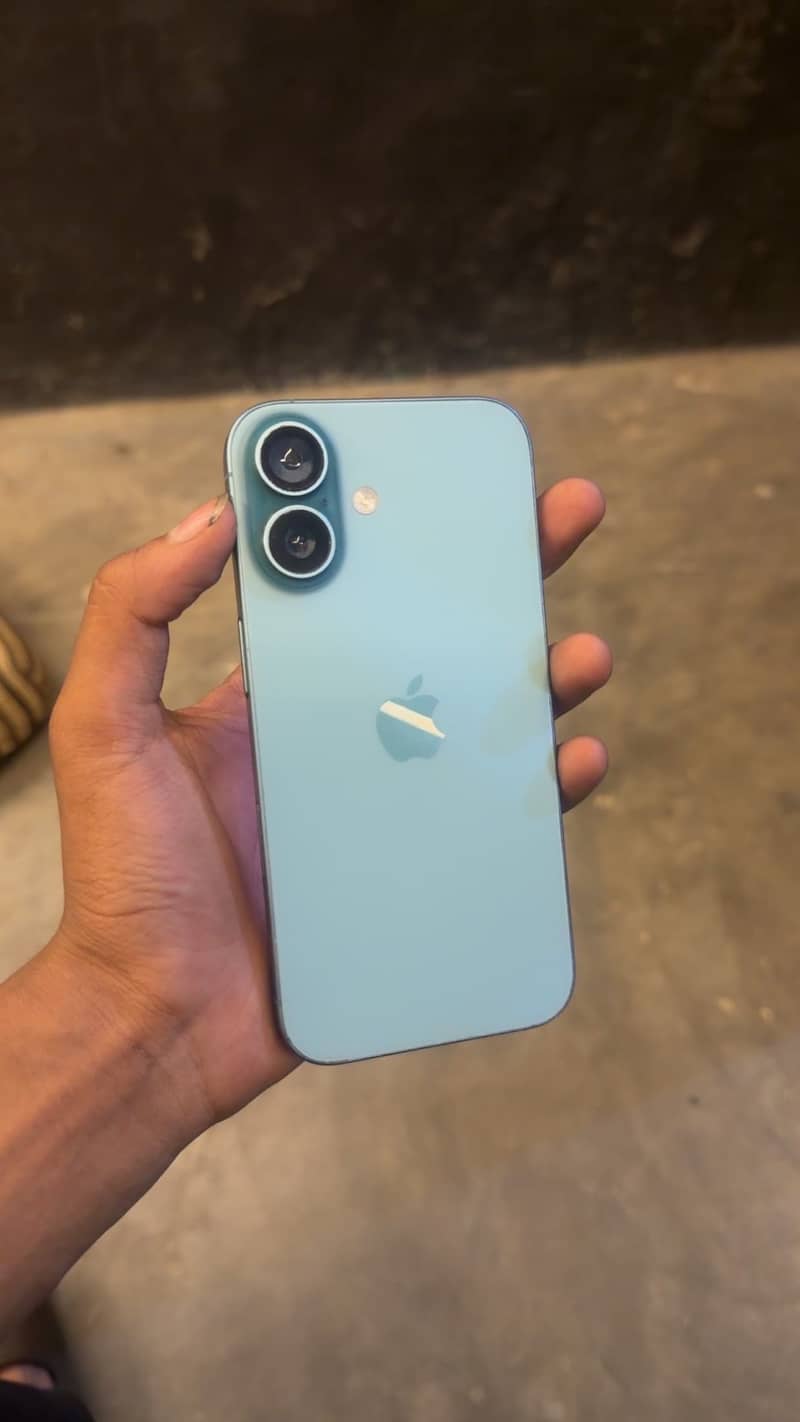 Apple iPhone 16 0