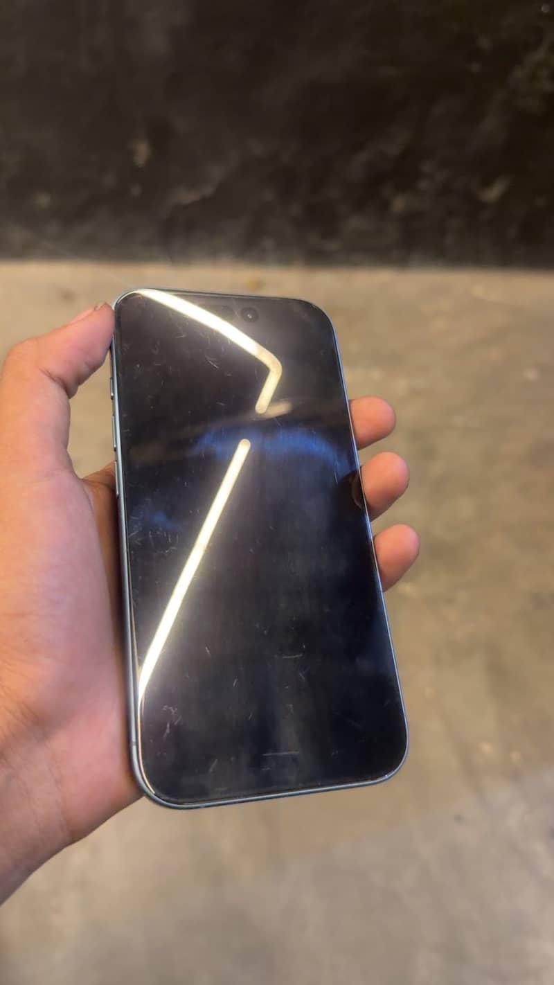 Apple iPhone 16 1