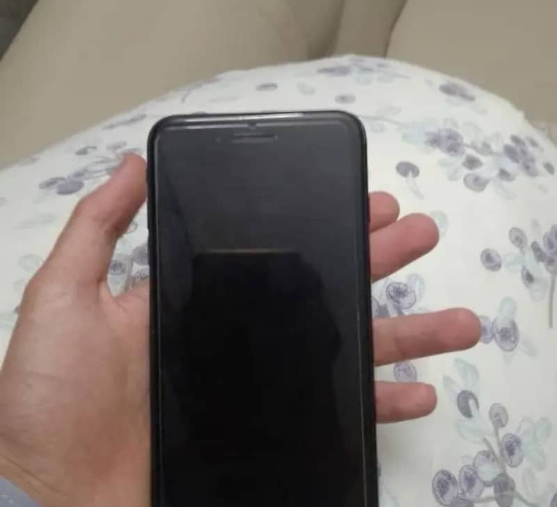 Apple iPhone 7 Plus 1