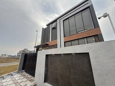 10 MARLA ELEGANT AND FULLY MAINTAINED RENOVATED BUNGALOW IS AVAILABLE IN THE BEST BLOCK OF DHA LAHORE.