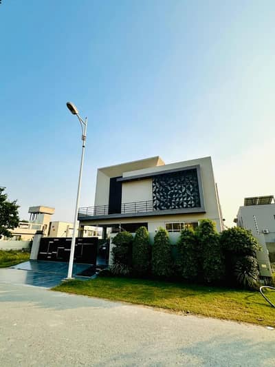 2-Kanal Elegant And Fully Maintained Bungalow Near Market Is Available In The Best Block Of DHA Lahore.