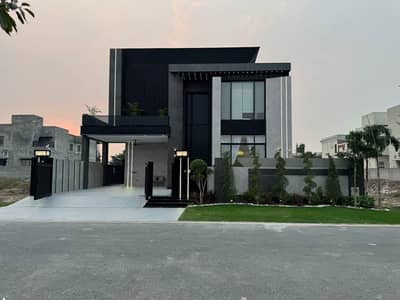 2-Kanal Elegant And Fully Maintained Bungalow Near Market Is Available In The Best Block Of DHA Lahore