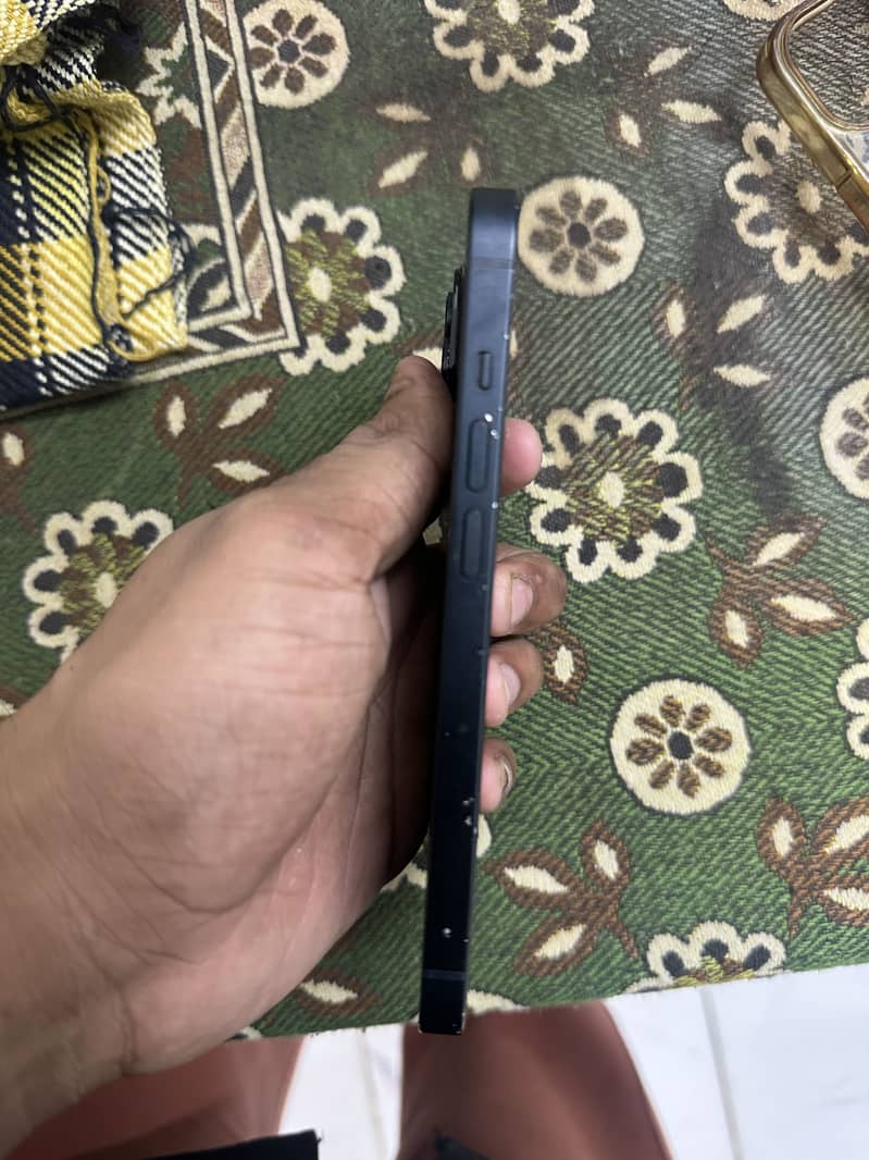 Apple iPhone 14 4