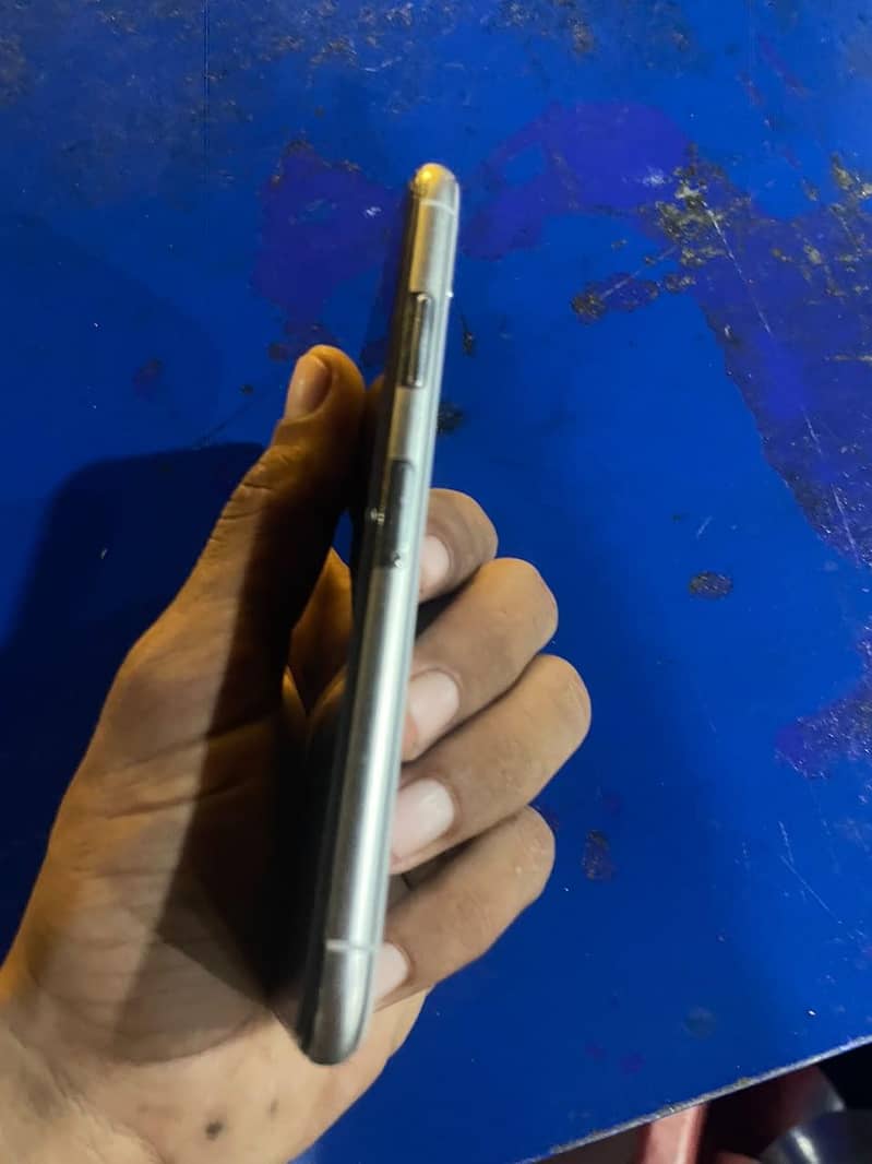 Apple iPhone X 3