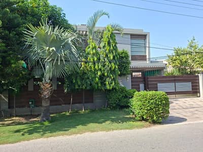 20 MARLA ELEGANT AND FULLY MAINTAINED SUPER HOT LOCATED BUNGALOW IS AVAILABLE IN THE BEST BLOCK OF DHA LAHORE.