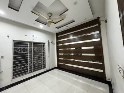 5 Marla used hosue Renovation in process For rent with gass