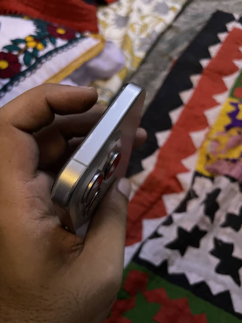 Apple iPhone 15 Pro 0
