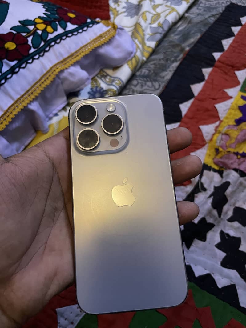 Apple iPhone 15 Pro 3