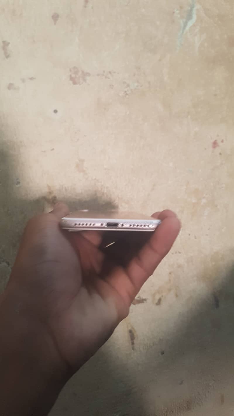 Apple iPhone 7 1