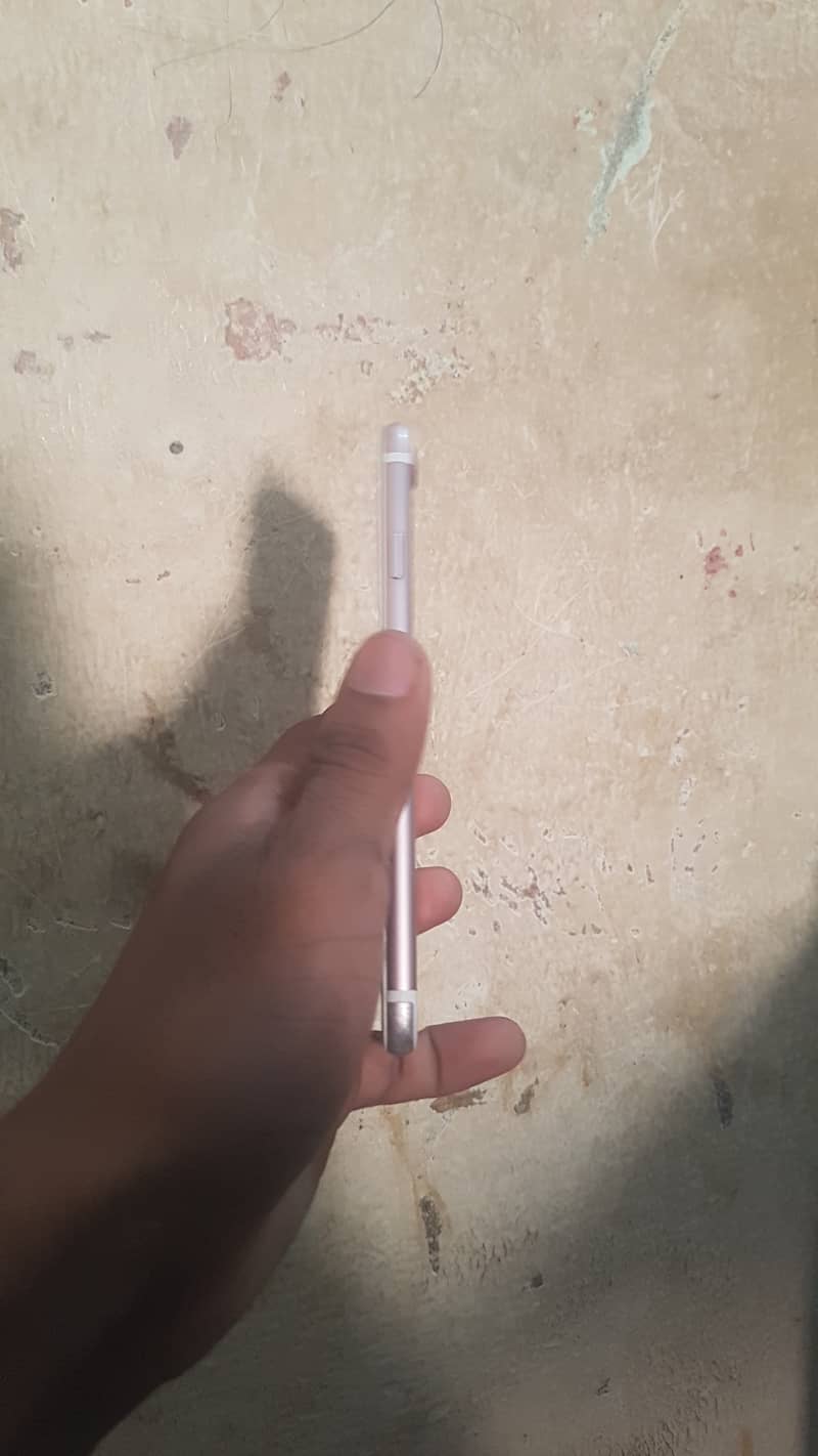 Apple iPhone 7 2