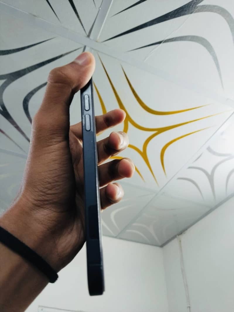 Apple iPhone 12 3