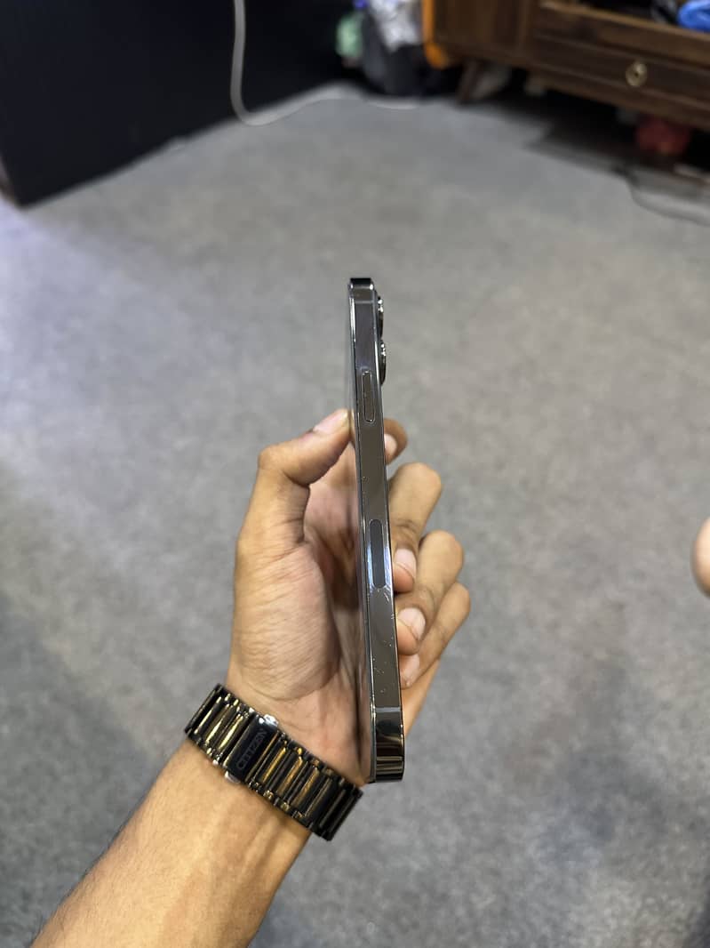 Apple iPhone 13 Pro Max 3