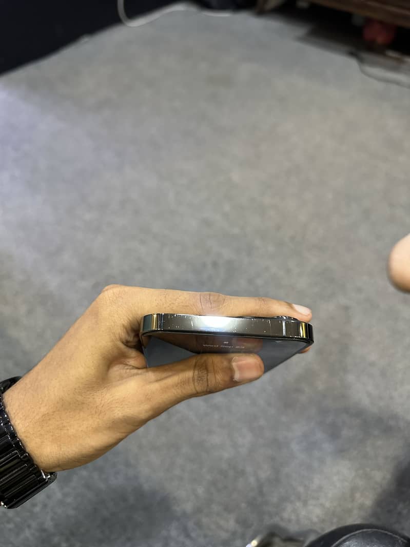 Apple iPhone 13 Pro Max 4
