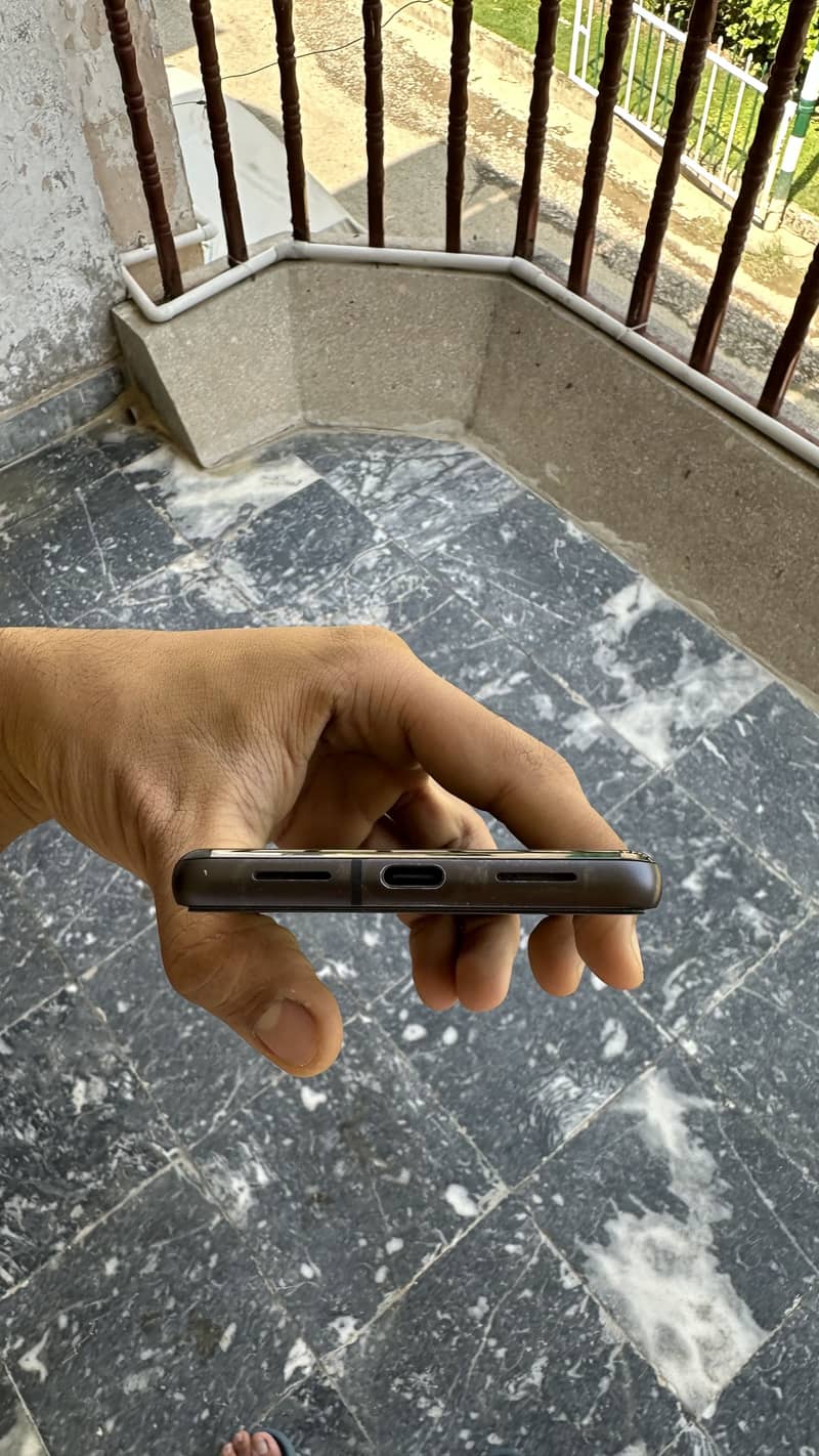 Google Pixel 7 4