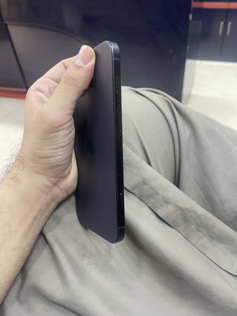 Apple iPhone 15 plus 2
