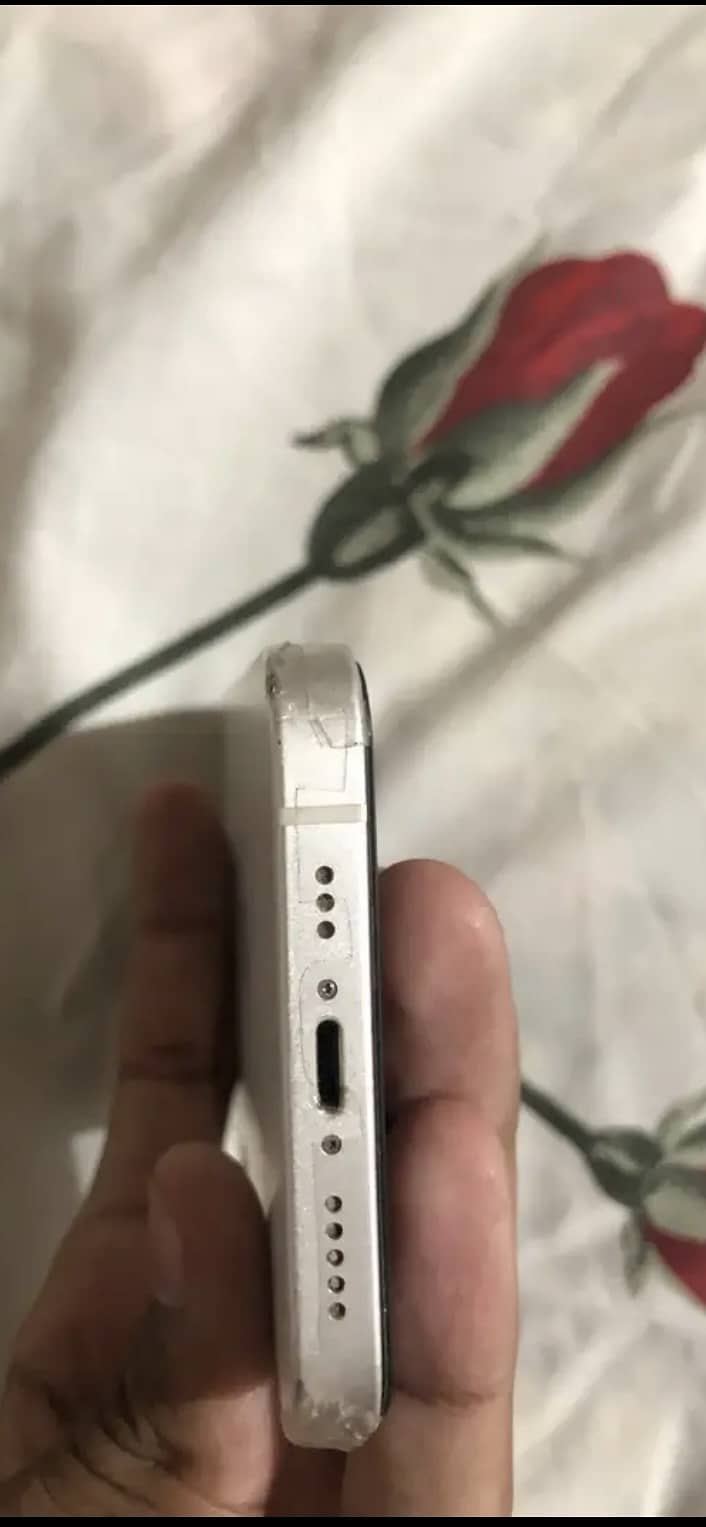 Apple iPhone 13 1