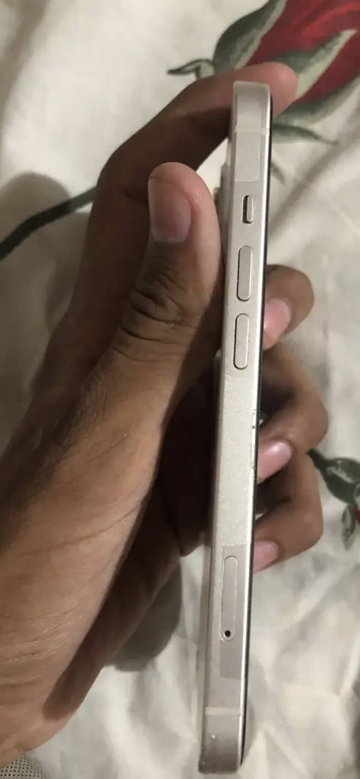 Apple iPhone 13 4