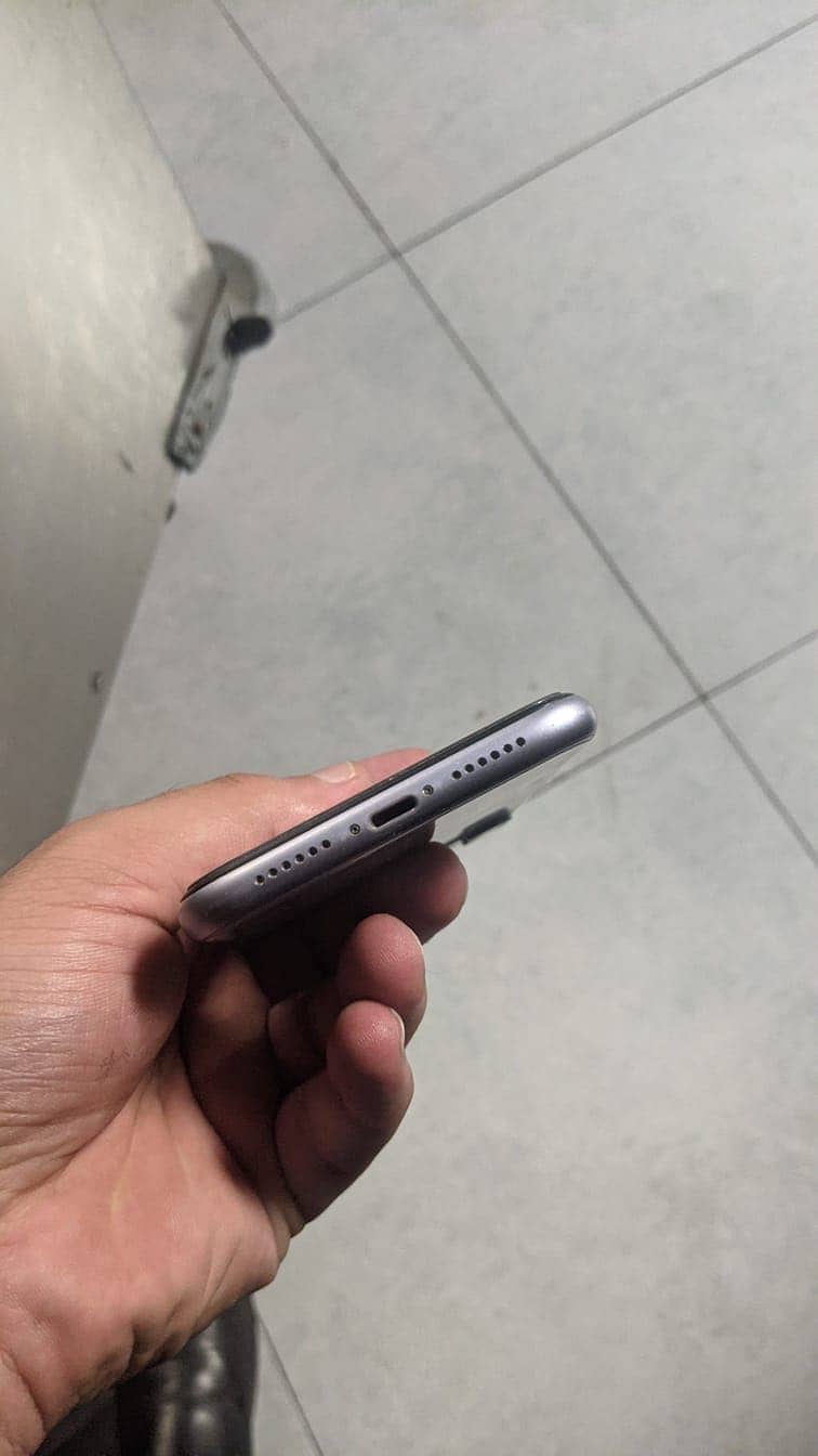 Apple iPhone 11 7