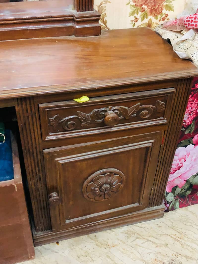 Dressing  mirror table 3
