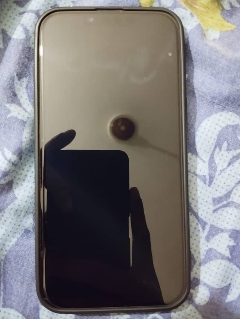Apple iPhone 16e 0