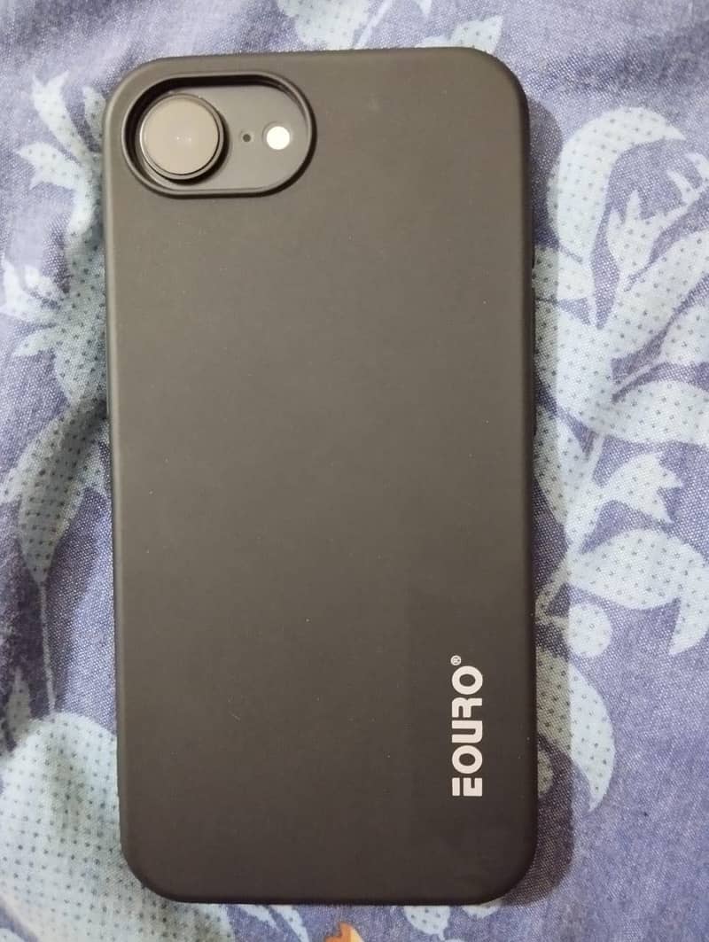 Apple iPhone 16e 1