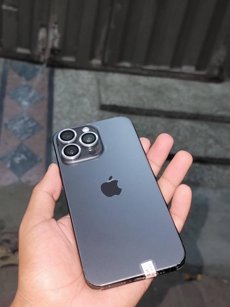 Apple iPhone 15 Pro Max 0