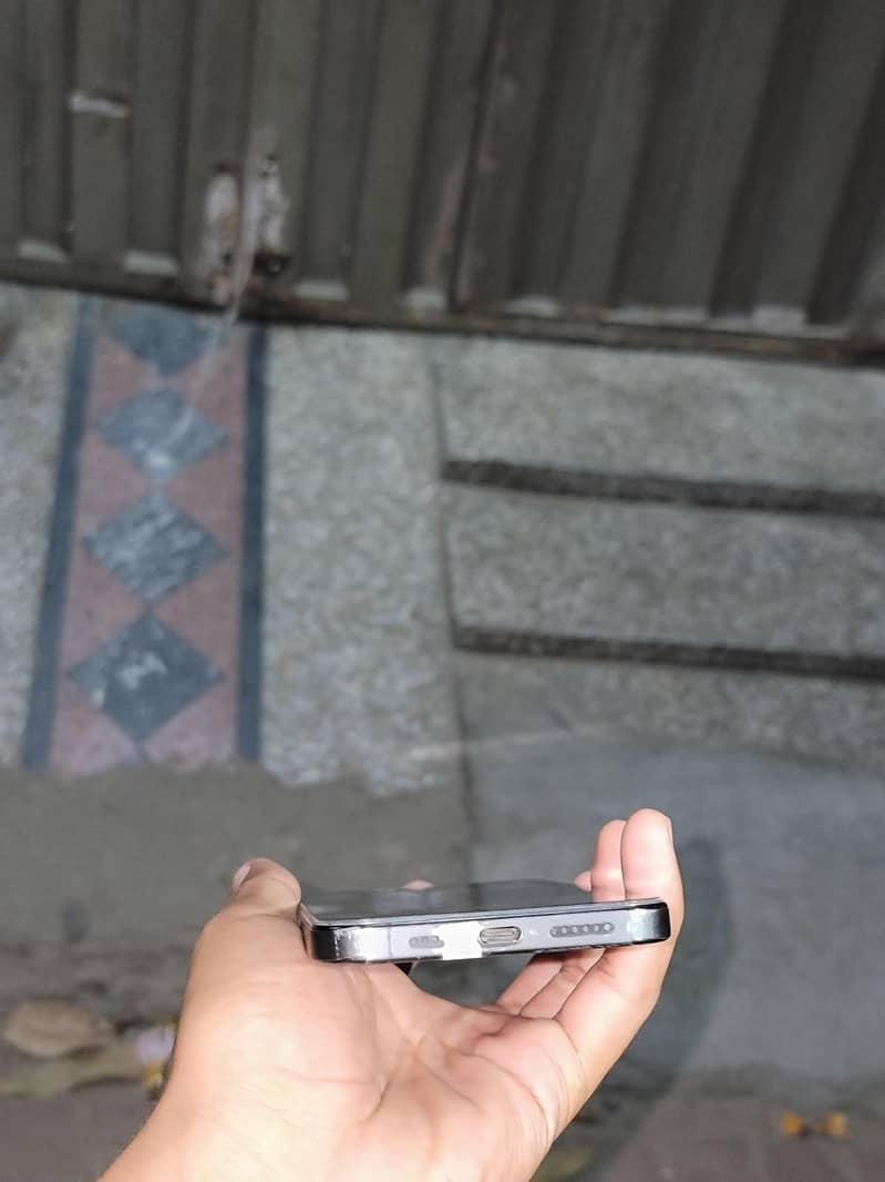 Apple iPhone 15 Pro Max 1