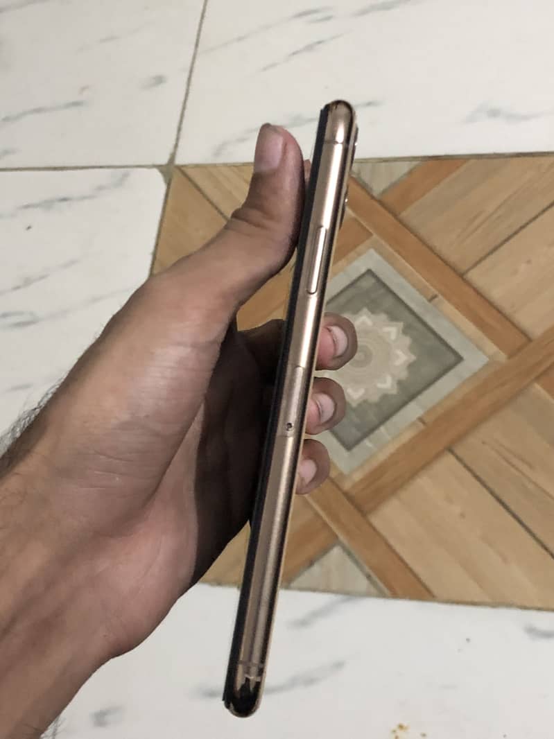 Apple iPhone 11 Pro Max 1