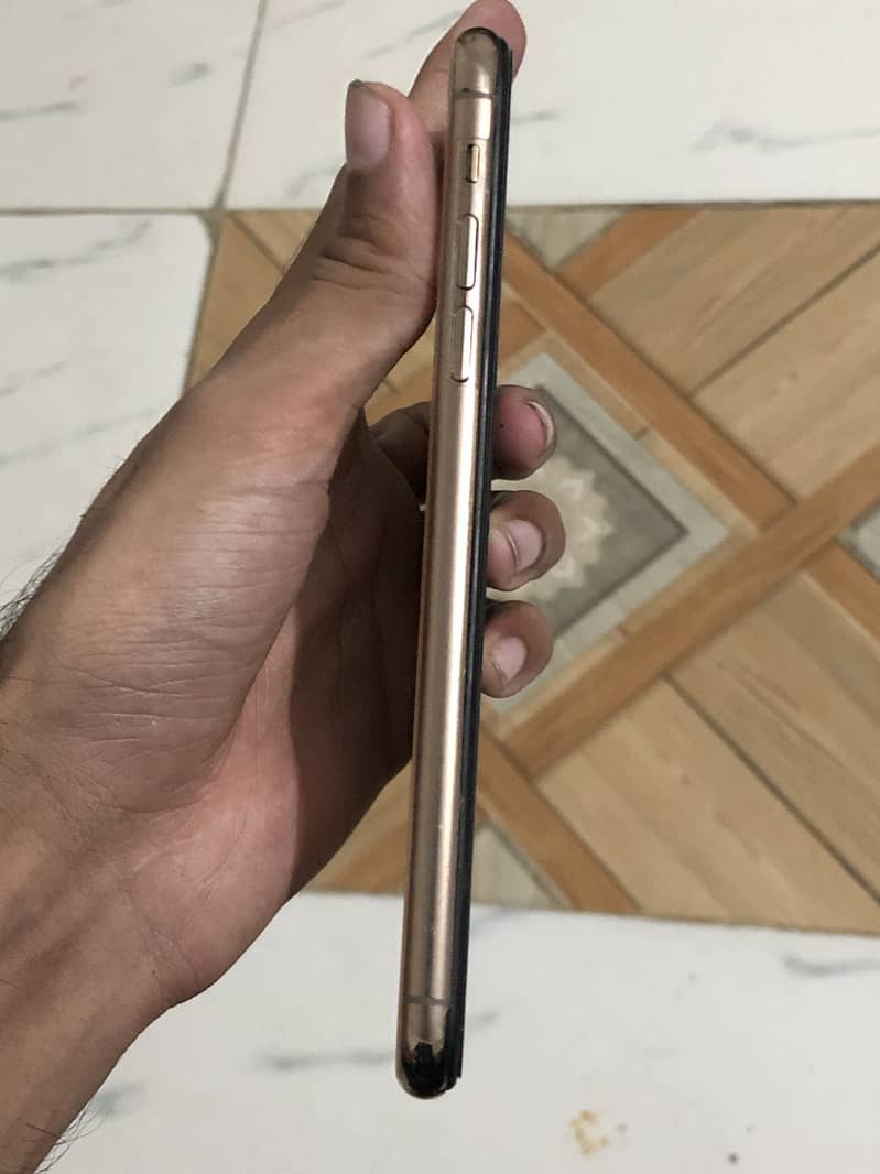 Apple iPhone 11 Pro Max 2