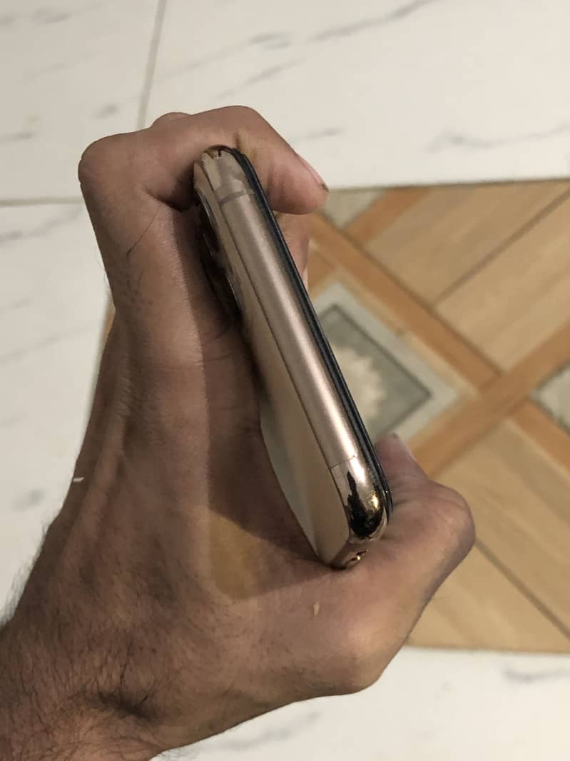 Apple iPhone 11 Pro Max 3