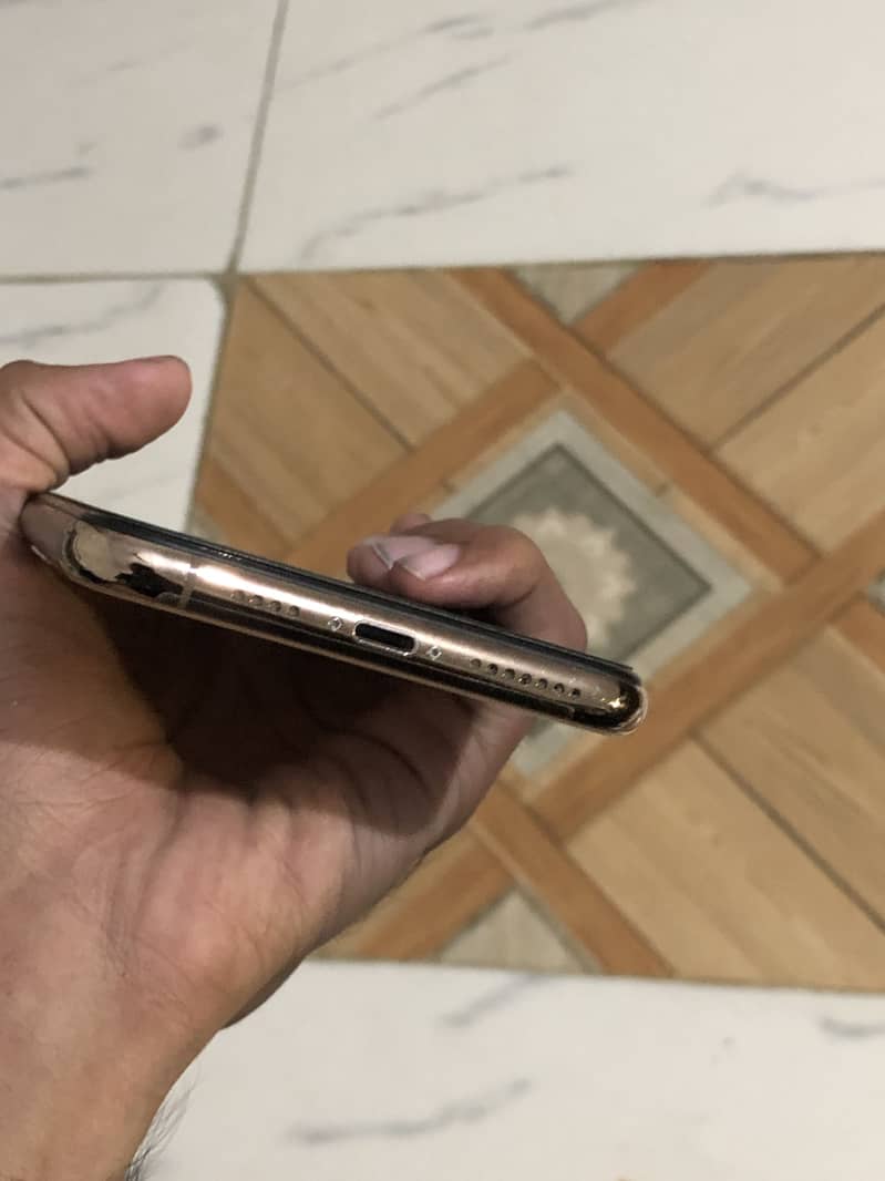Apple iPhone 11 Pro Max 4
