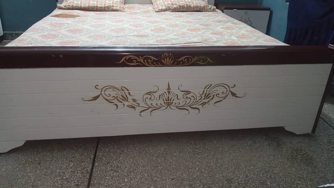 bed set , dewan table 0
