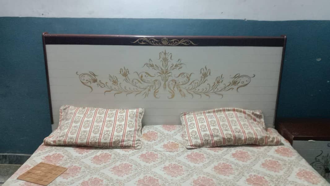 bed set , dewan table 1