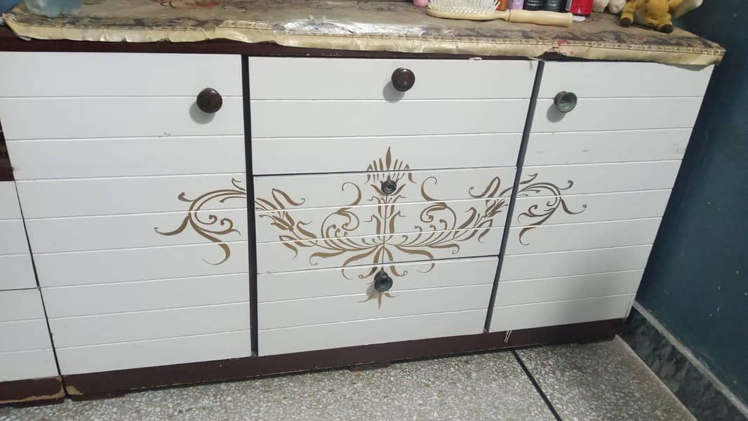 bed set , dewan table 4
