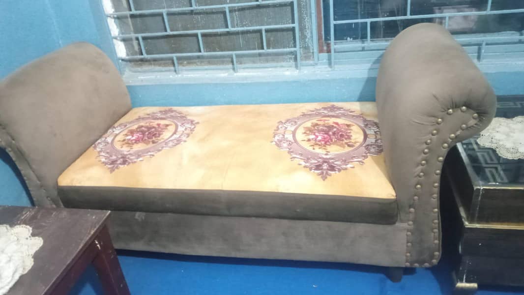 bed set , dewan table 6