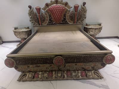 Bed set urgent sale only serious buyer contact